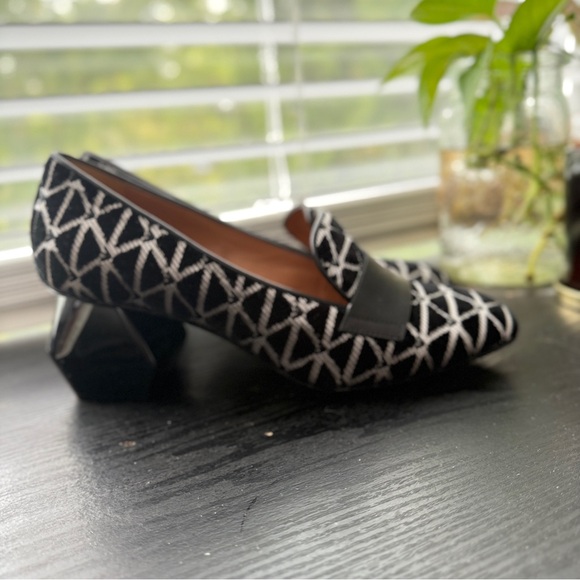 Emporio Armani Geometric Black and White Loafers - Picture 2 of 8